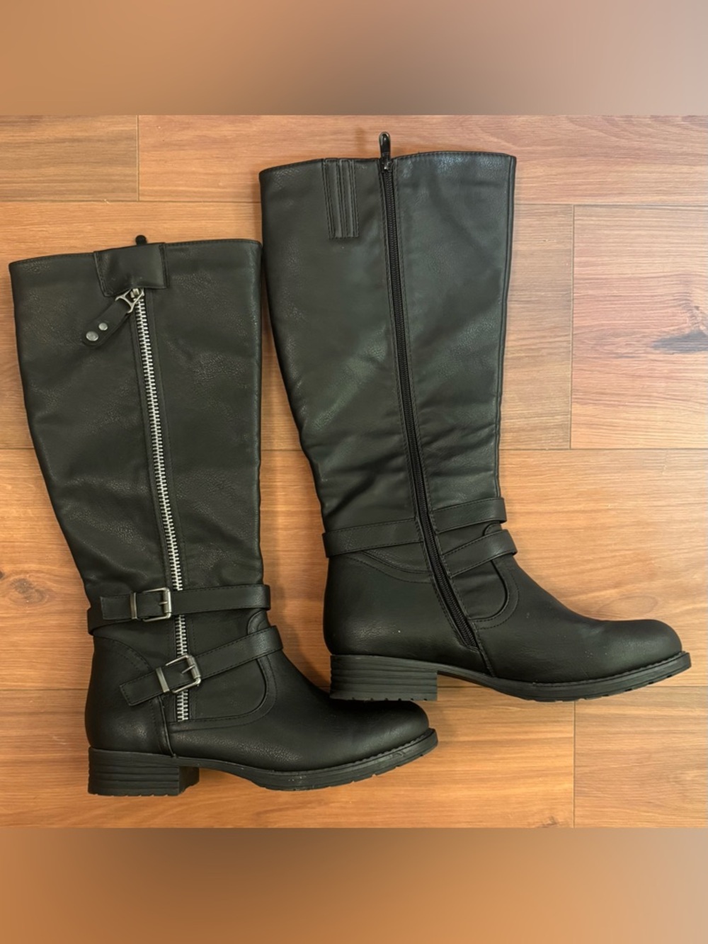 Classic Black Knee-High Women's Boots - Sleek Zipper Detail - Picture 2 of 9